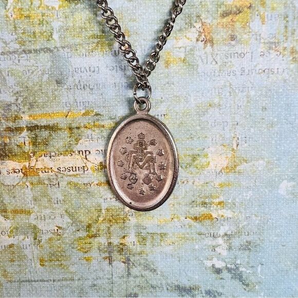 Vintage Religious Silver Necklace - Picture 2 of 2